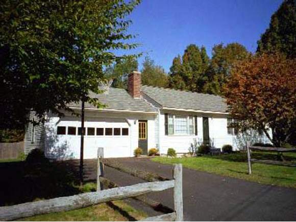 264 Amesbury Road Hopkinton, NH 03229 - Photo 1 of 2