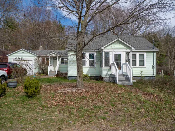 $299,900 | 4 Old Dover Road, Rochester, NH 03867