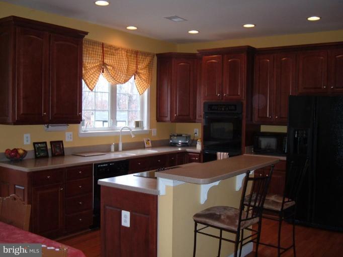 2425 Logmill Road Haymarket, VA 20169 - Photo 17 of 30 Kitchen