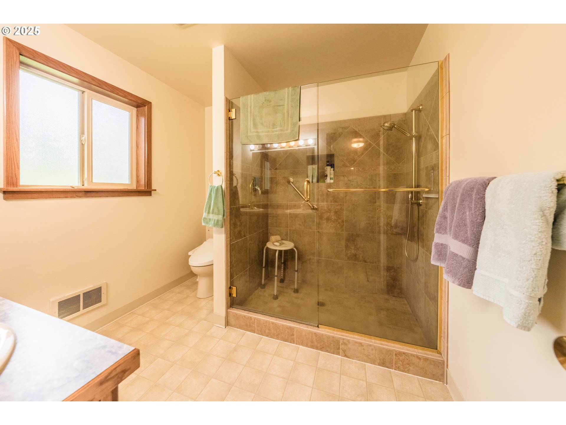 117 Southwest 66th South Beach, OR 97366 - Photo 19 of 40 a bathroom with a shower