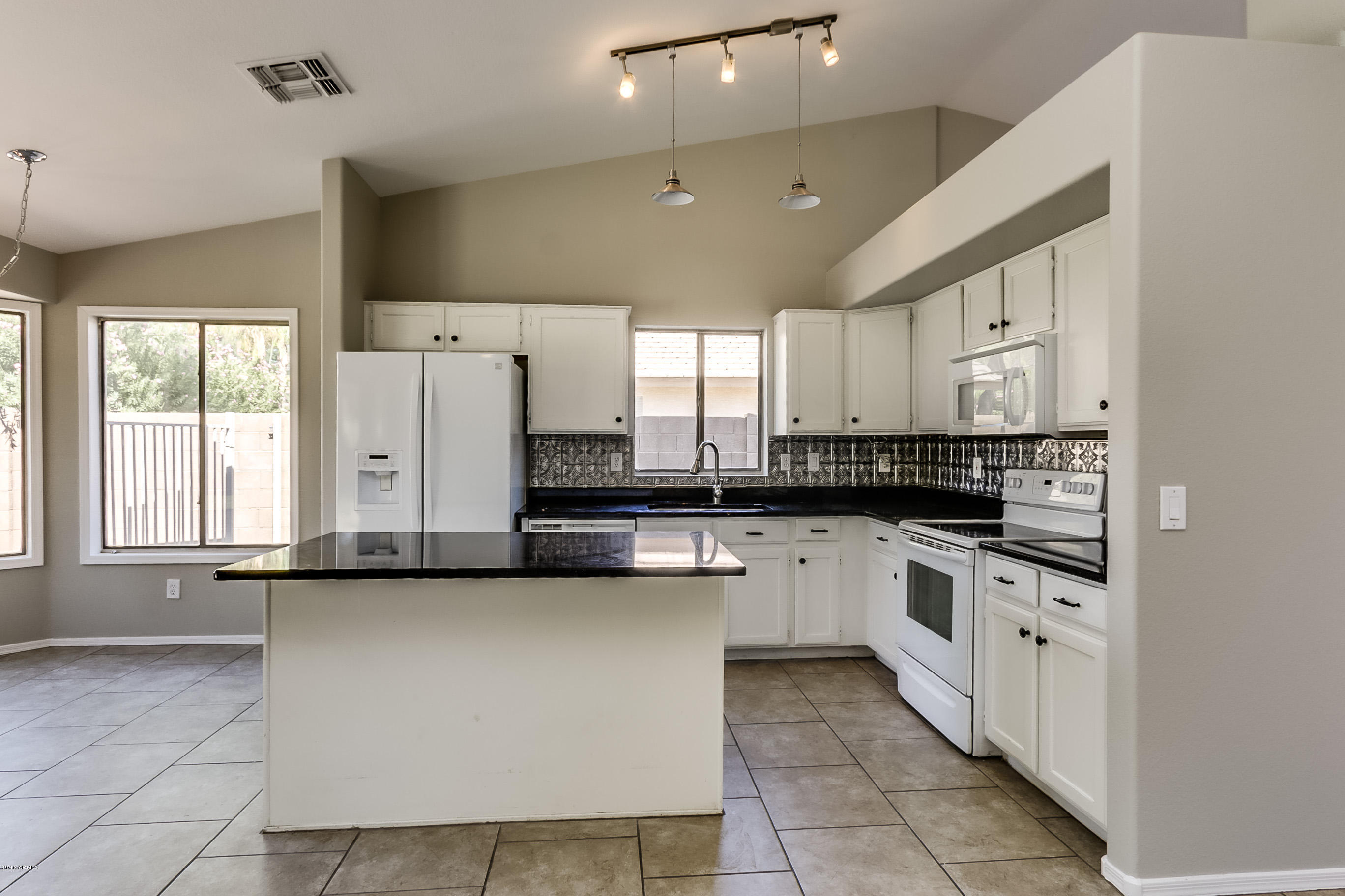 2352 East Smoke Tree Road Gilbert, AZ 85296 - Photo 3 of 37 SmokeTree - 004