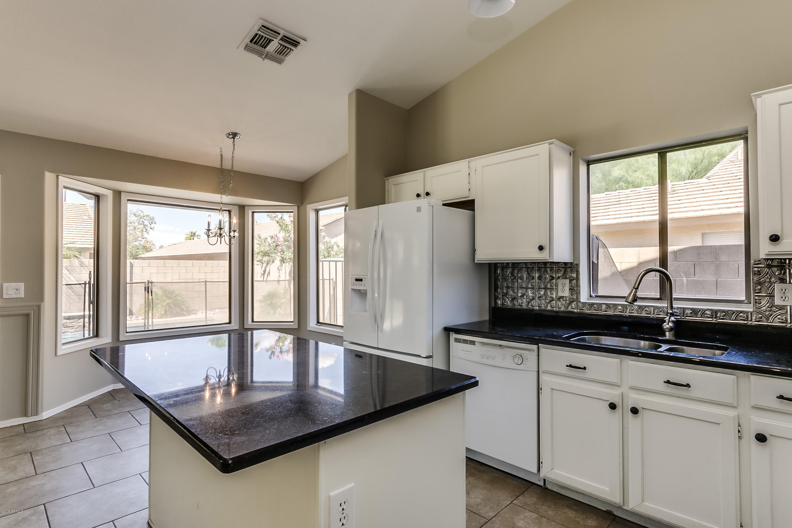 2352 East Smoke Tree Road Gilbert, AZ 85296 - Photo 4 of 37 SmokeTree - 006