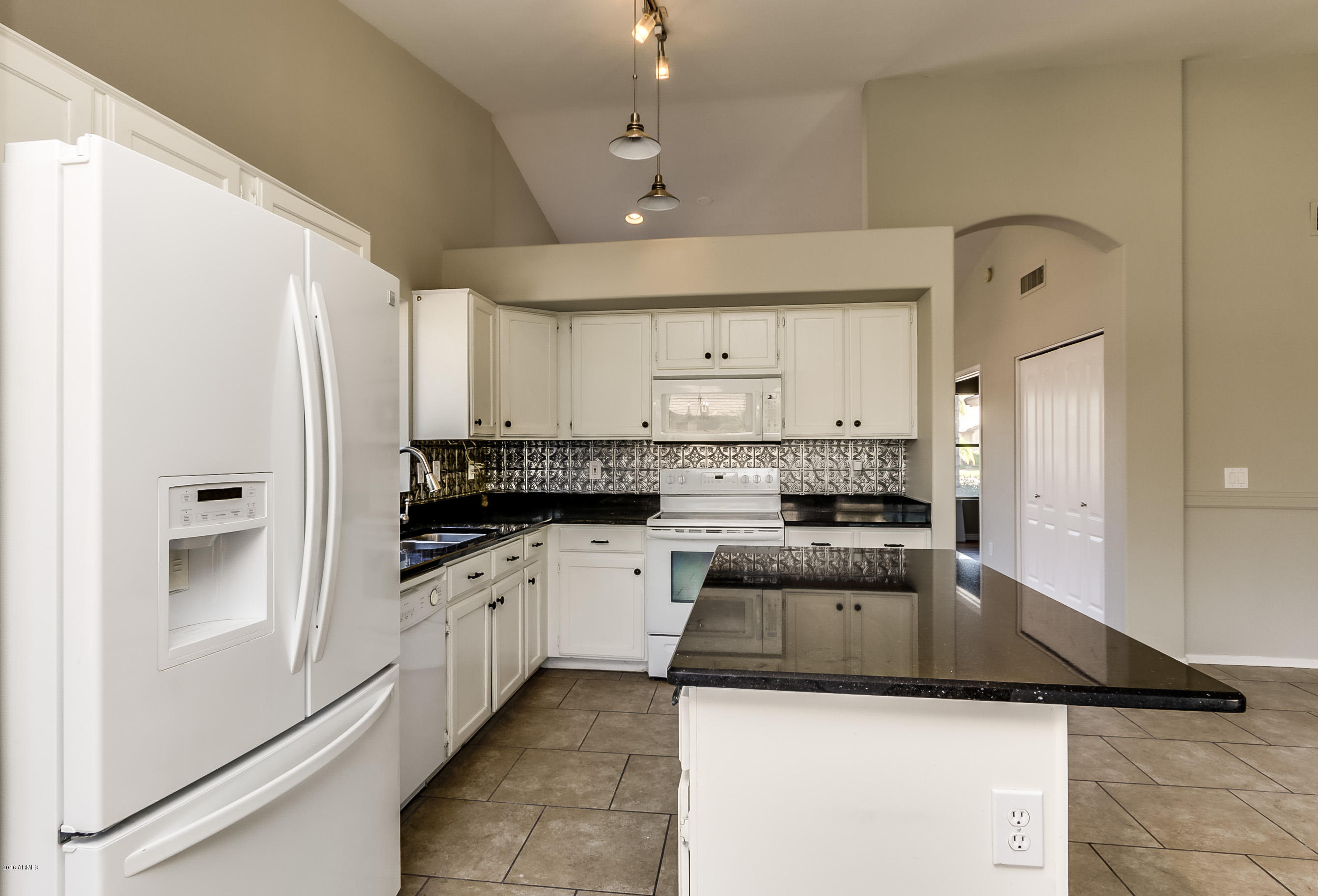 2352 East Smoke Tree Road Gilbert, AZ 85296 - Photo 7 of 37 SmokeTree - 009