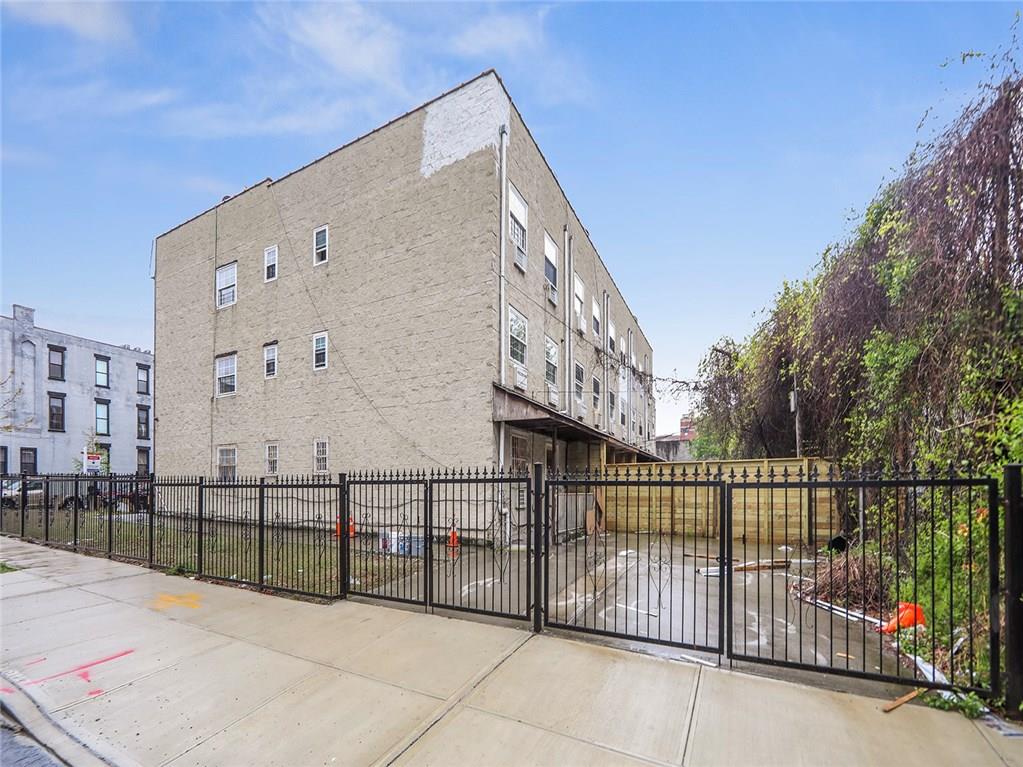 2 Radde Place Brooklyn, NY 11233 - Photo 4 of 33