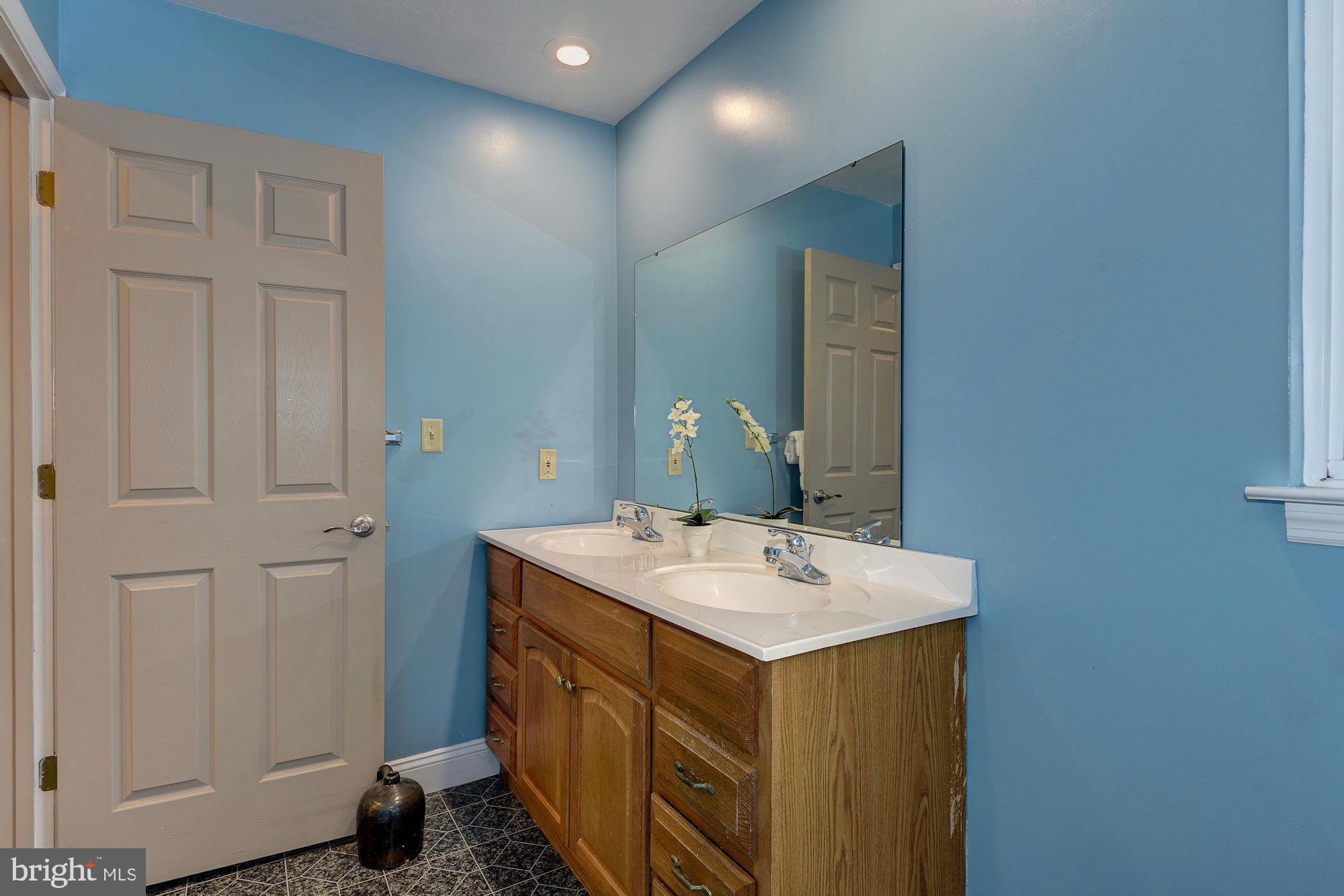 2848 Pleasant Hill Road Hanover, PA 17331 - Photo 16 of 29 Bath (Master)