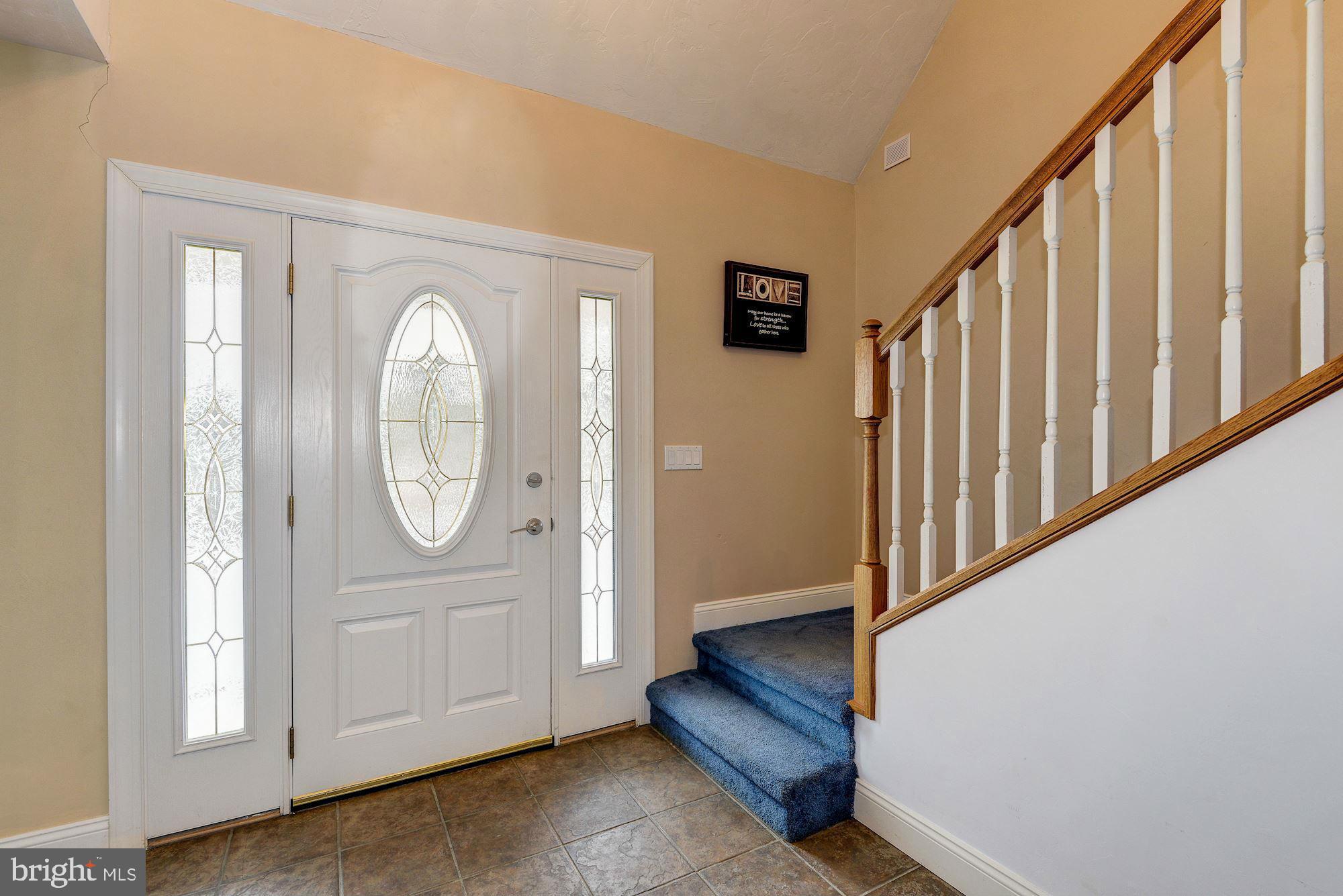 2848 Pleasant Hill Road Hanover, PA 17331 - Photo 3 of 29 Foyer
