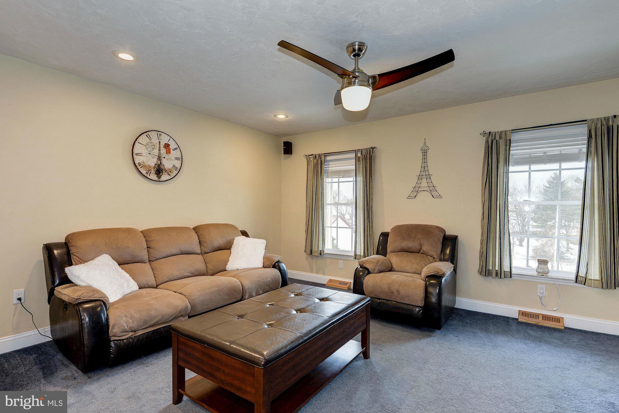 2848 Pleasant Hill Road Hanover, PA 17331 - Photo 5 of 29 Living Room