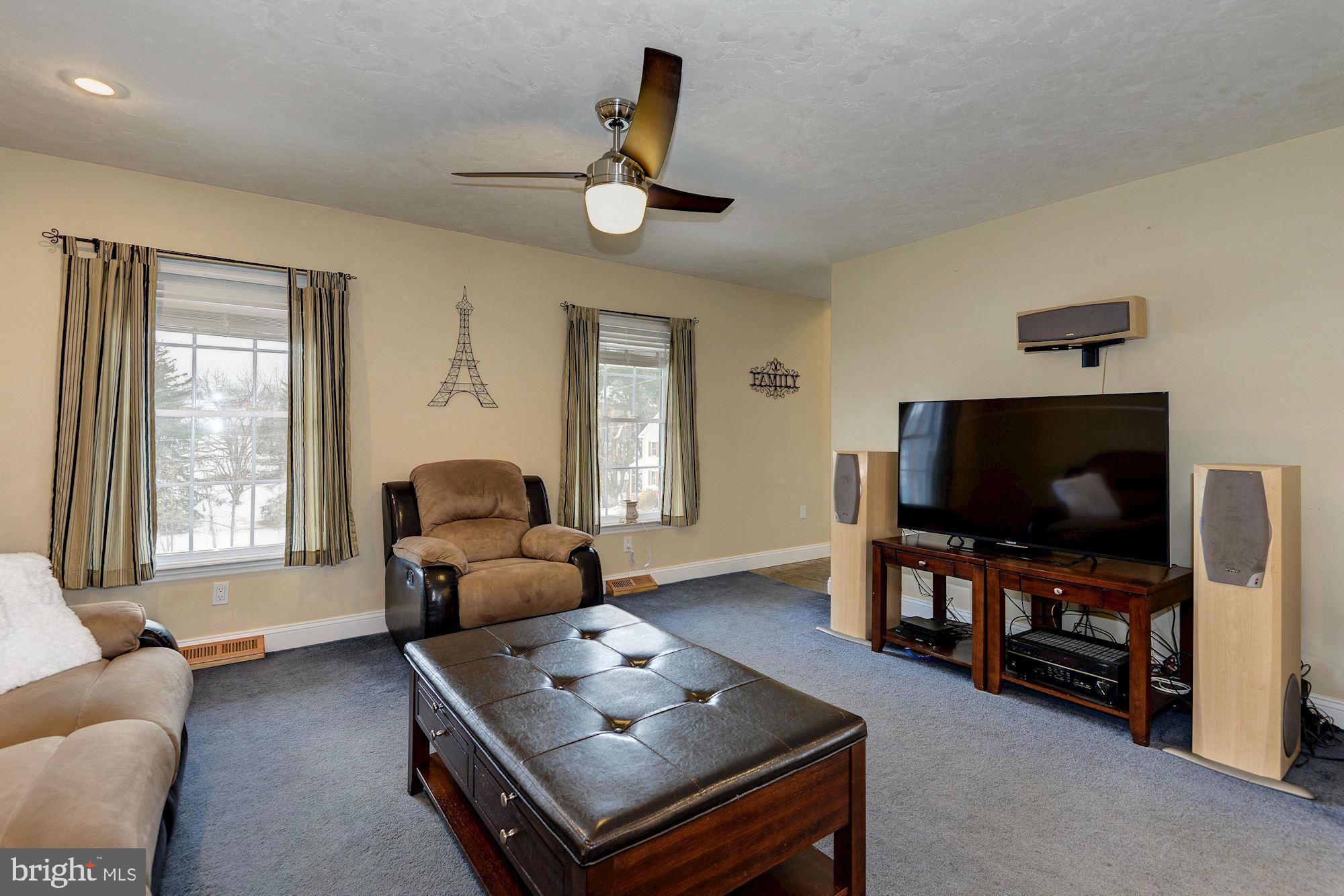 2848 Pleasant Hill Road Hanover, PA 17331 - Photo 6 of 29 Living Room