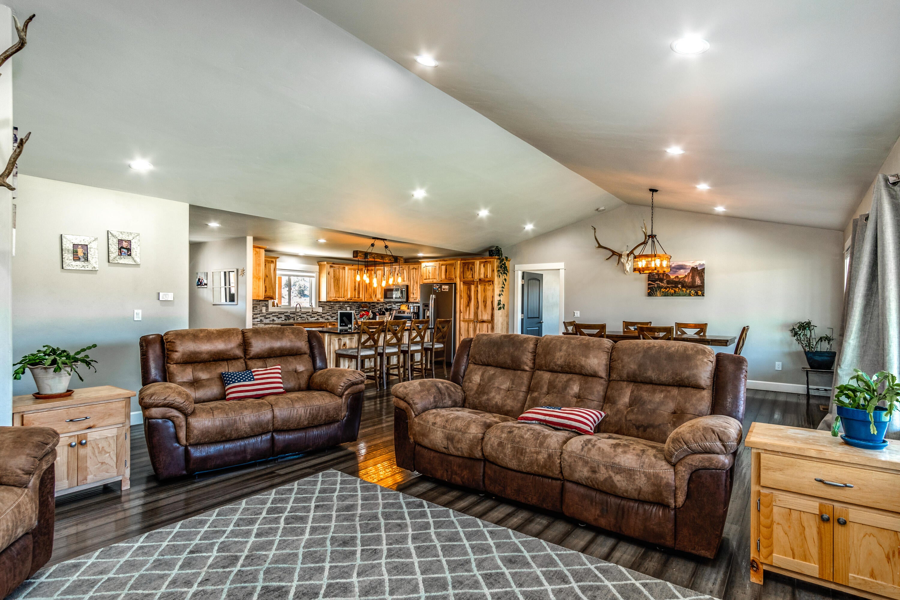 4893 Southwest Trout Road Terrebonne, OR 97760 - Photo 10 of 63 Vaulted ceilings