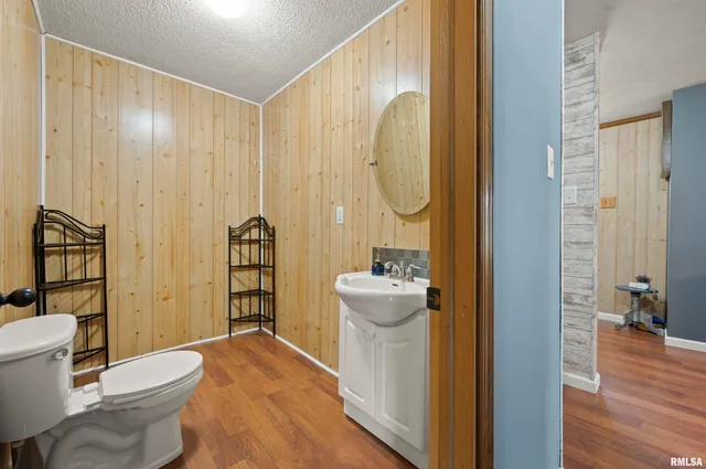 $170,000 | 400 North Oregon Street, East Peoria, IL 61611