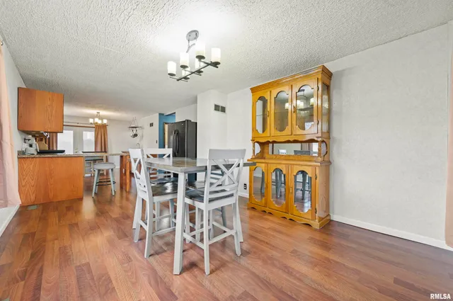 $170,000 | 400 North Oregon Street, East Peoria, IL 61611