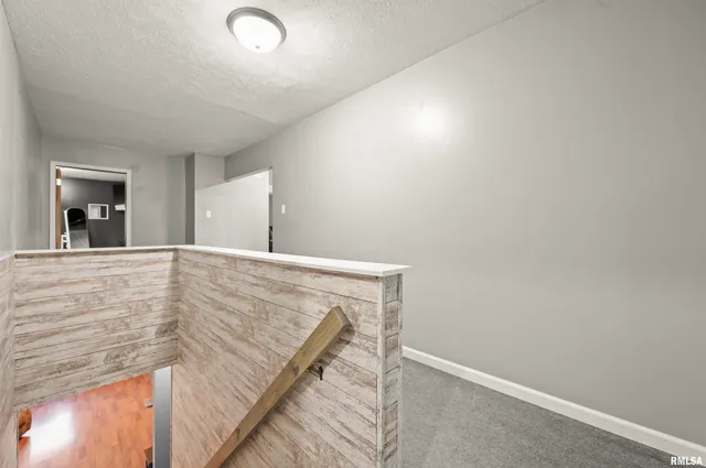 $170,000 | 400 North Oregon Street, East Peoria, IL 61611