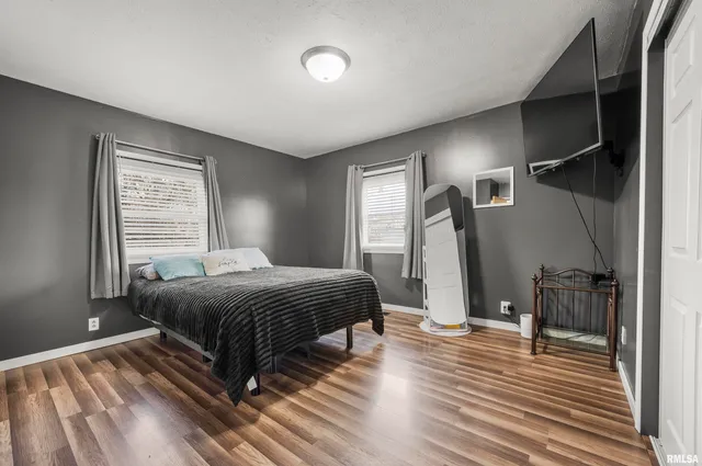 $170,000 | 400 North Oregon Street, East Peoria, IL 61611