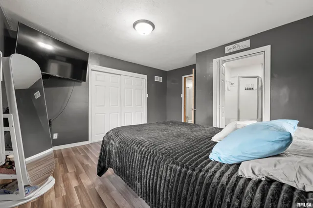 $170,000 | 400 North Oregon Street, East Peoria, IL 61611