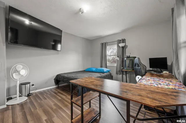 $170,000 | 400 North Oregon Street, East Peoria, IL 61611