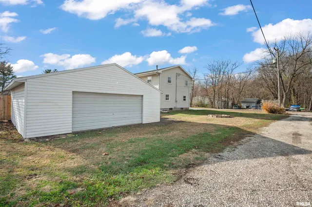 $170,000 | 400 North Oregon Street, East Peoria, IL 61611