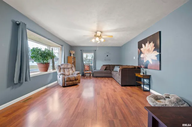 $170,000 | 400 North Oregon Street, East Peoria, IL 61611