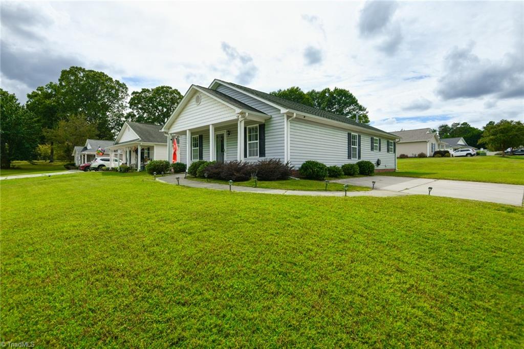 1770 Berkley Road Kernersville, NC 27284 - Photo 2 of 28