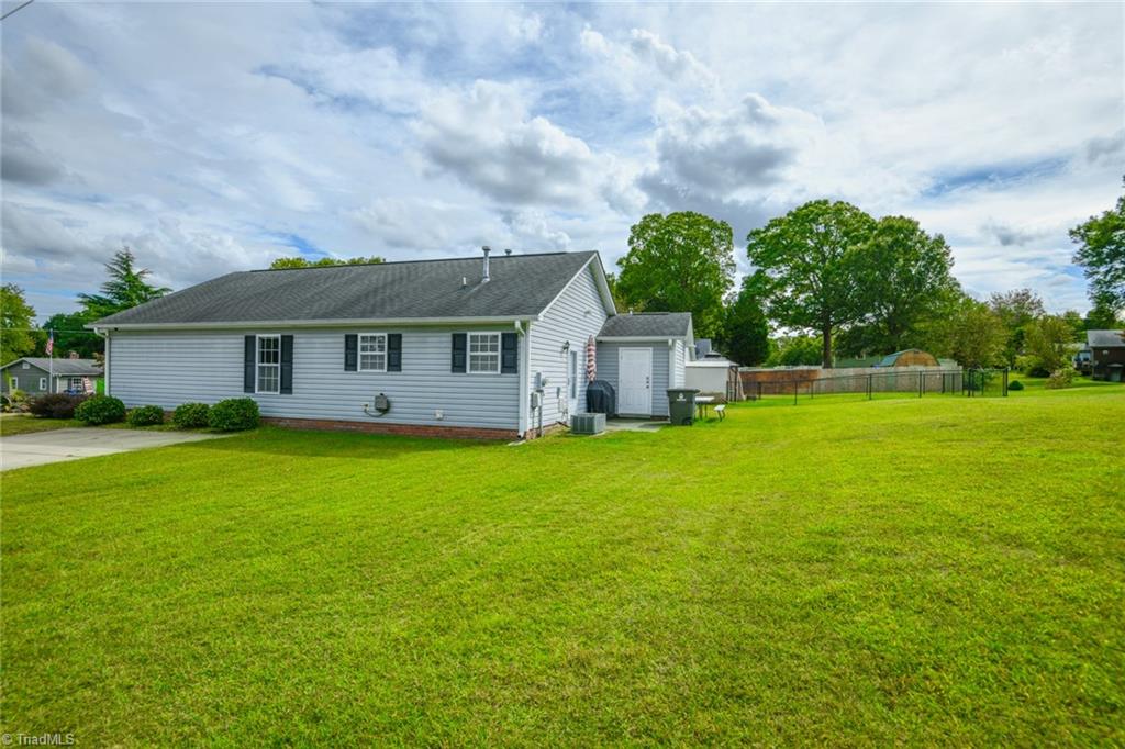 1770 Berkley Road Kernersville, NC 27284 - Photo 23 of 28