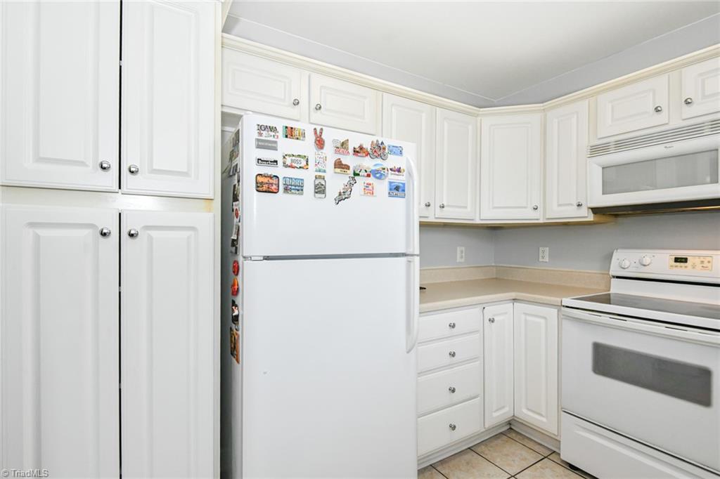 1770 Berkley Road Kernersville, NC 27284 - Photo 7 of 28