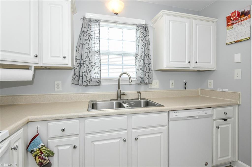 1770 Berkley Road Kernersville, NC 27284 - Photo 8 of 28