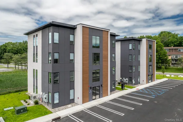 $2,300 | 3 Giada Lane, Unit 3, Middletown, NY 10940
