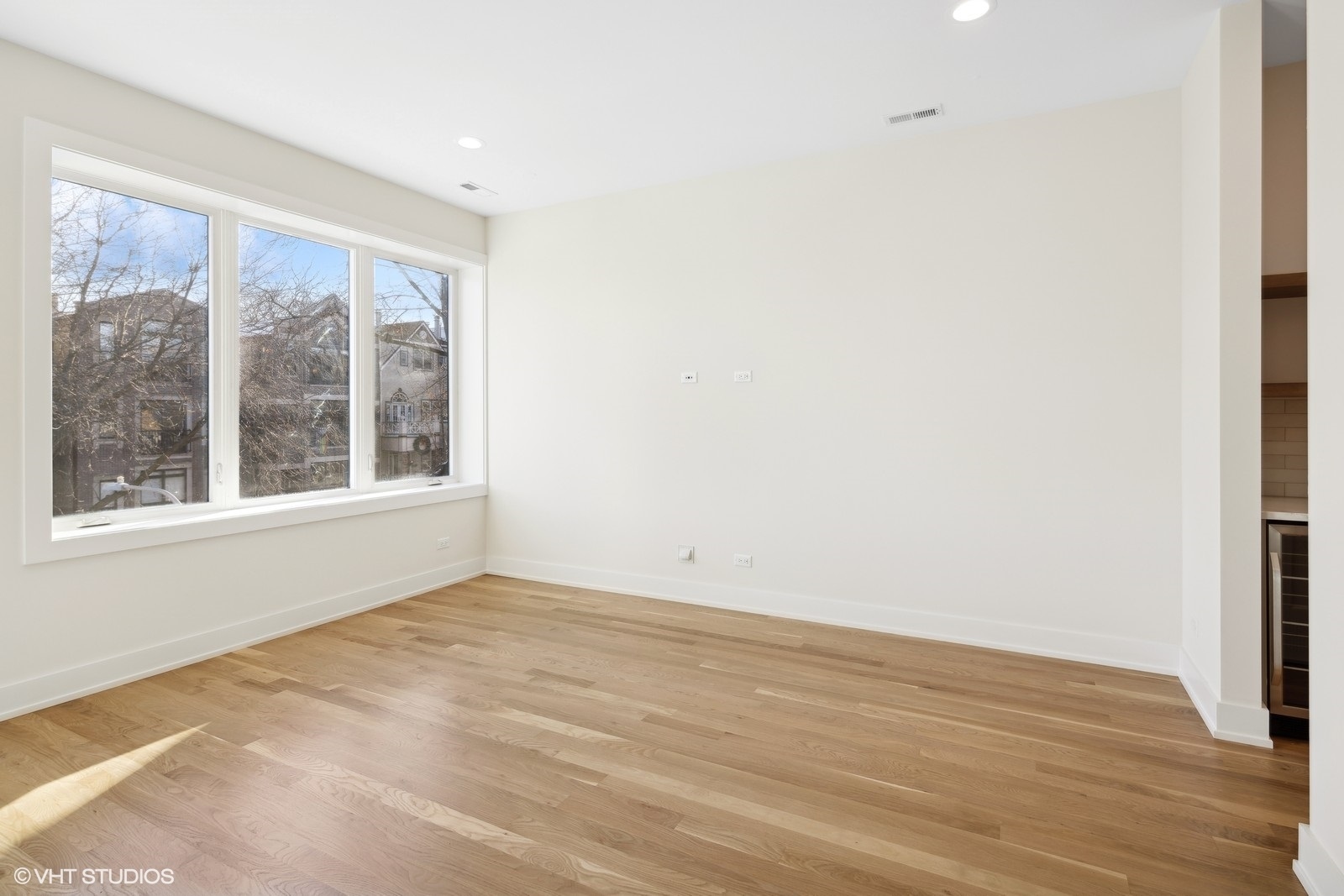 3252 North Racine Avenue, Unit 1 Chicago, IL 60657 - Photo 8 of 11