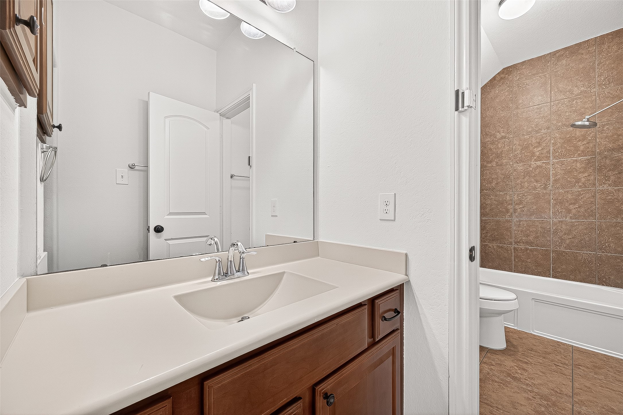 138 South Sawbridge Circle Spring, TX 77389 - Photo 33 of 37 a bathroom with a sink and a mirror