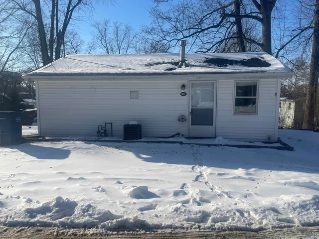 $125,000 | 807 Courtland Park Drive, Silver Lake, IN 46982