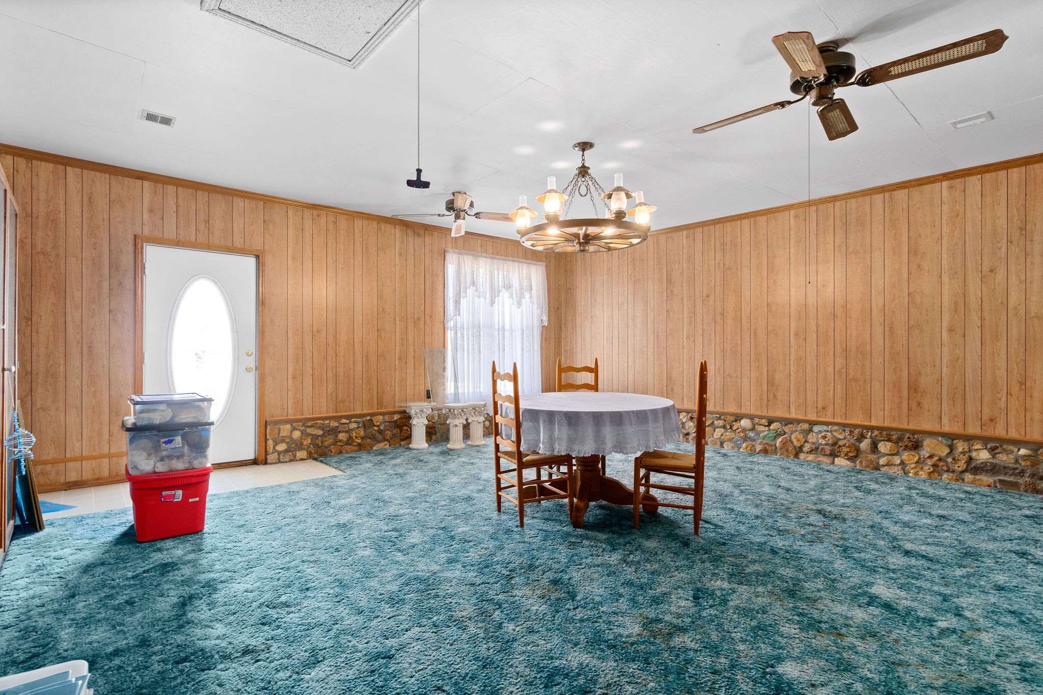 752 Highway 13 Cunningham, TN 37052 - Photo 21 of 32 a view of a room with furniture and chandelier
