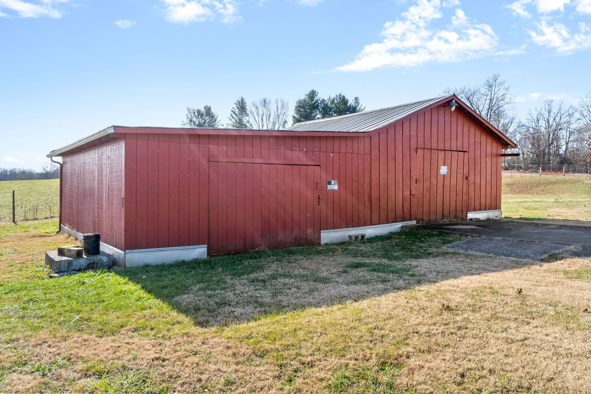 752 Highway 13 Cunningham, TN 37052 - Photo 28 of 32 a view of a backyard with a small cabin