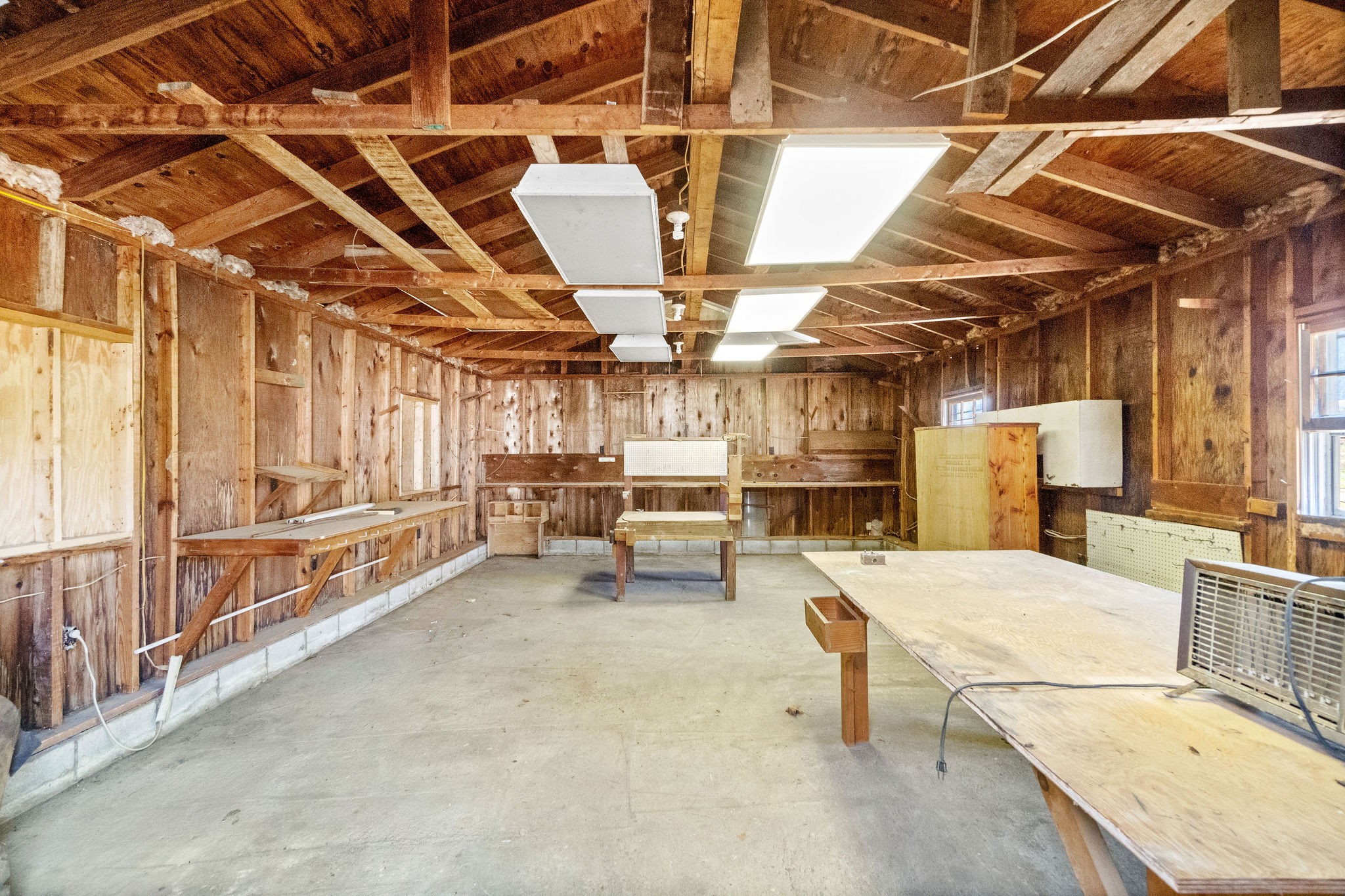 752 Highway 13 Cunningham, TN 37052 - Photo 29 of 32 a view of a garage with wooden furniture