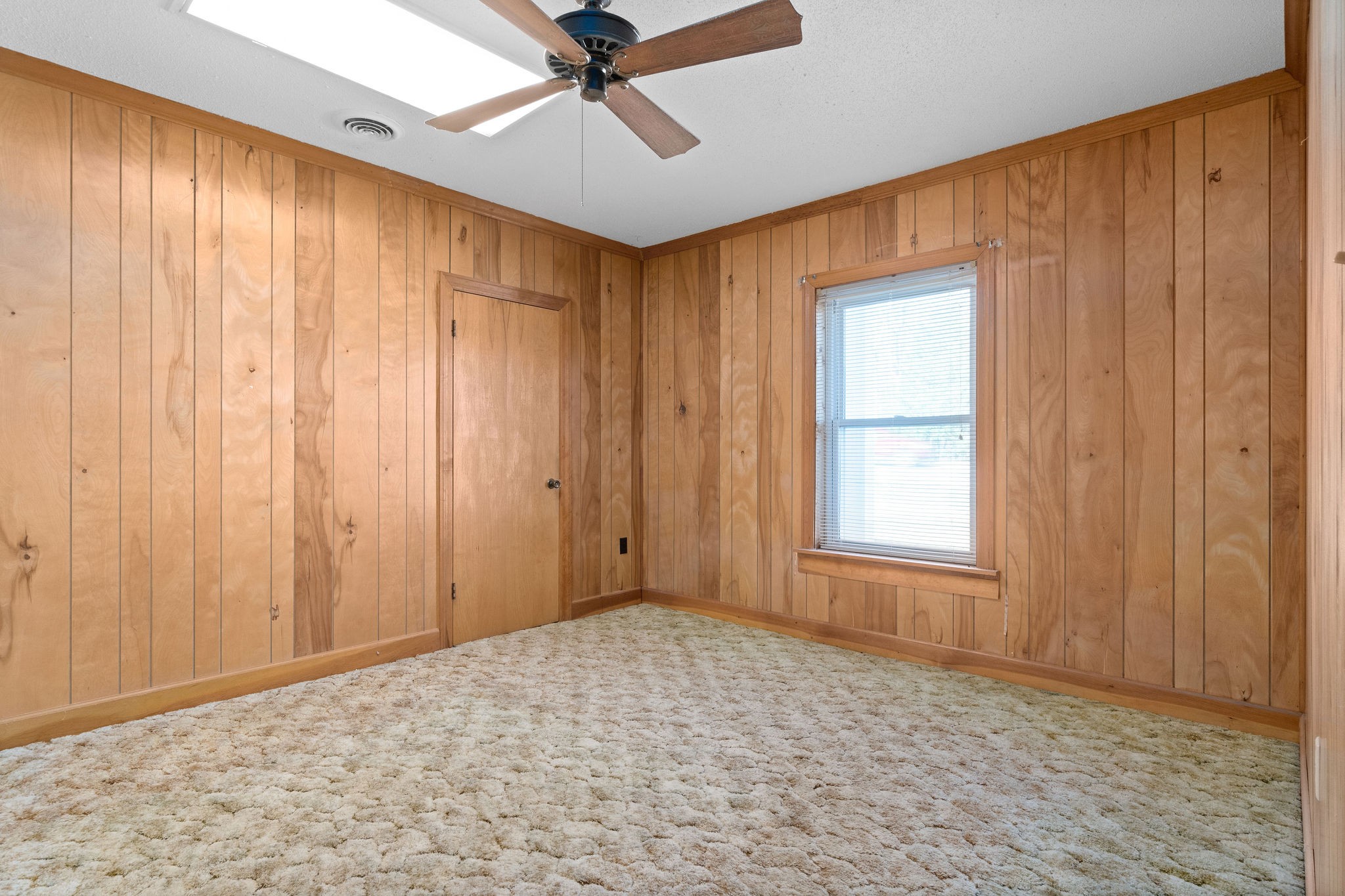 752 Highway 13 Cunningham, TN 37052 - Photo 10 of 32 a view of an empty room with a window