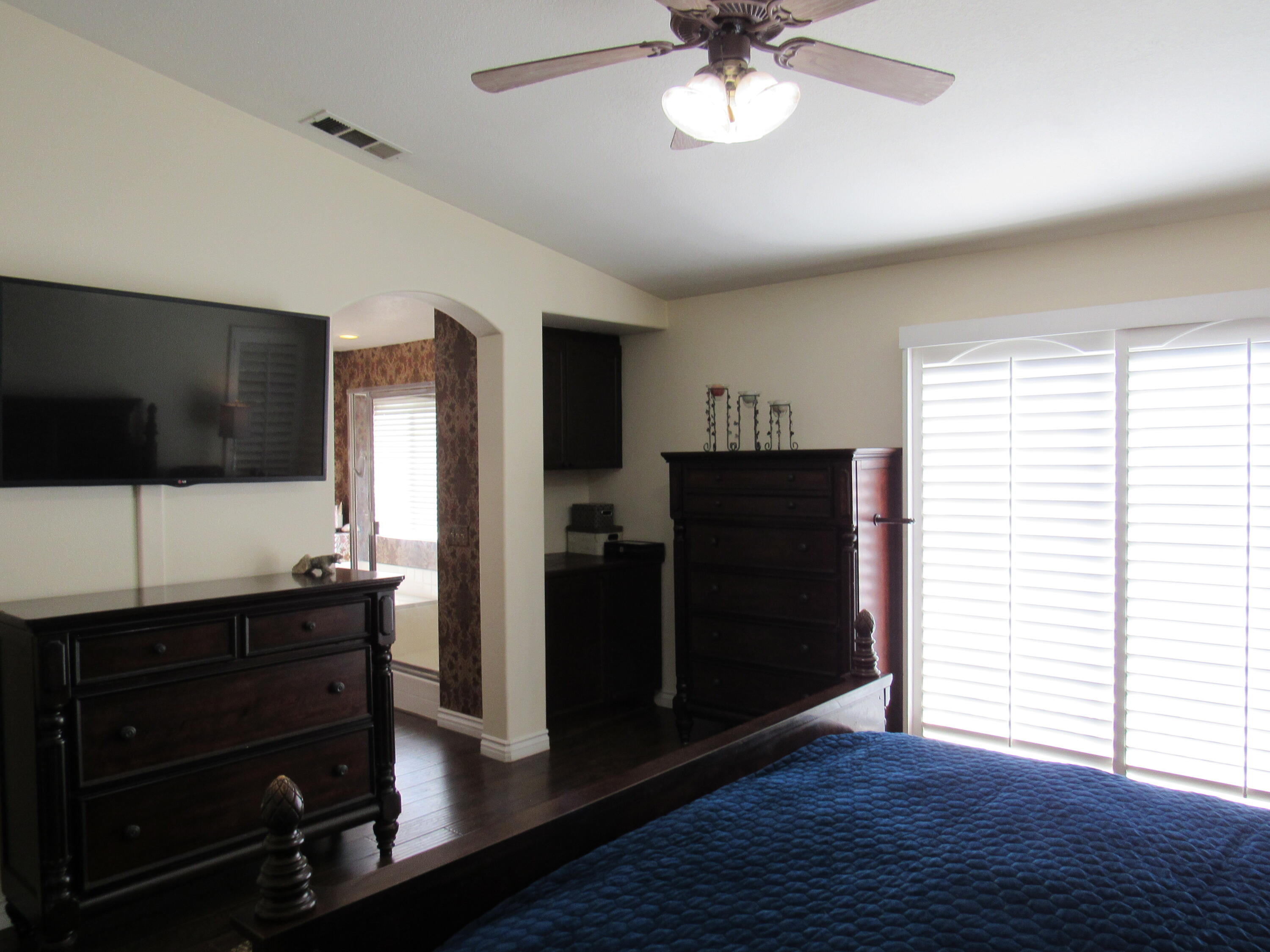 7420 Valley Meadow Avenue Eastvale, CA 92880 - Photo 25 of 67 IMG_1370