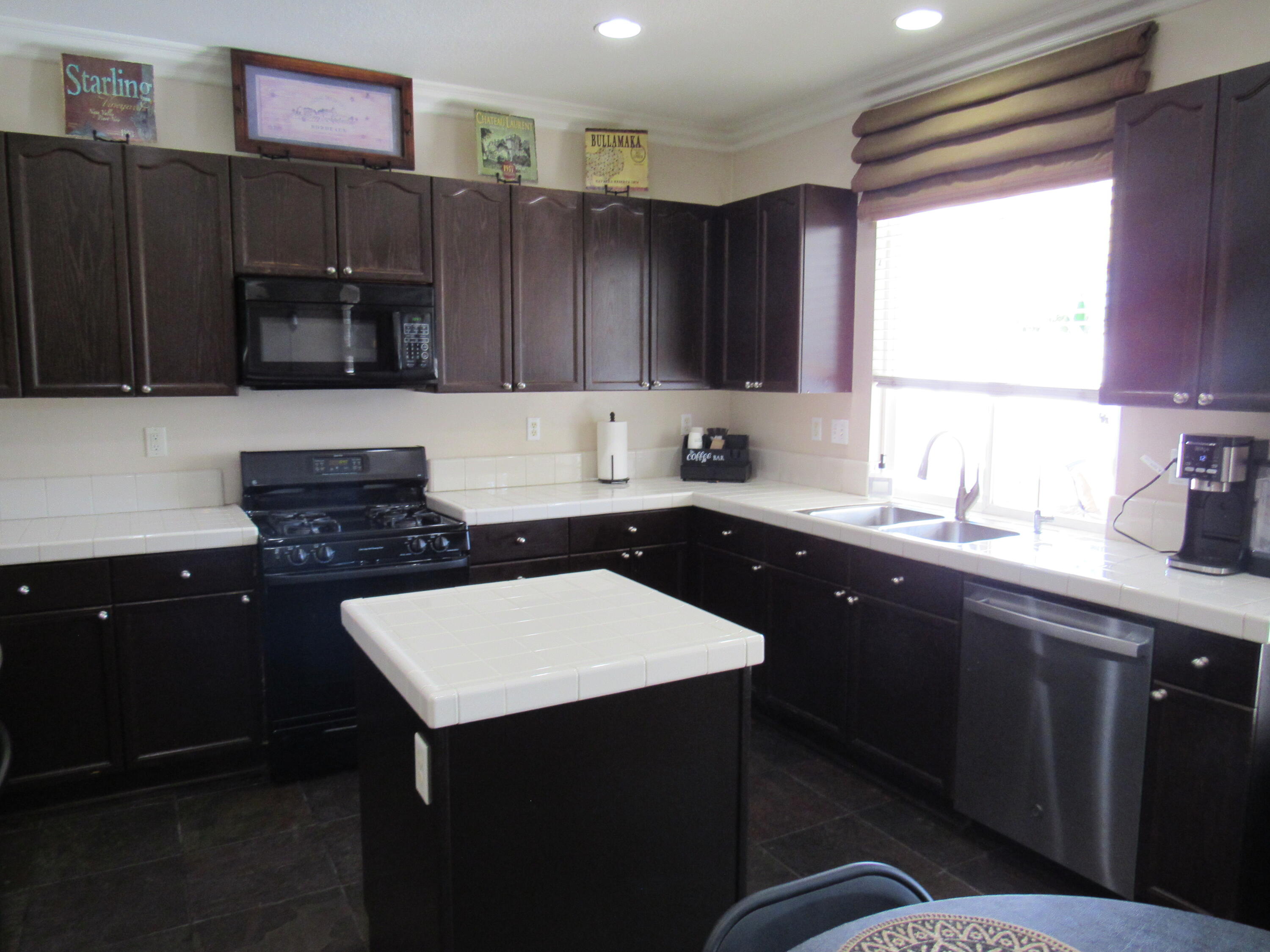 7420 Valley Meadow Avenue Eastvale, CA 92880 - Photo 5 of 67 IMG_1393