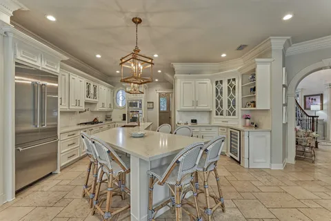 $1,595,000 | 319 South Silvershire Circle, The Woodlands, TX 77381