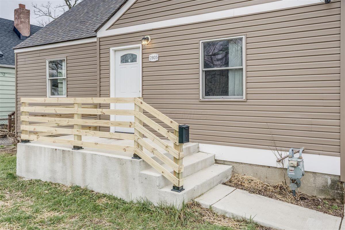 2805 Beulah Road Columbus, OH 43211 - Photo 3 of 19 New railing