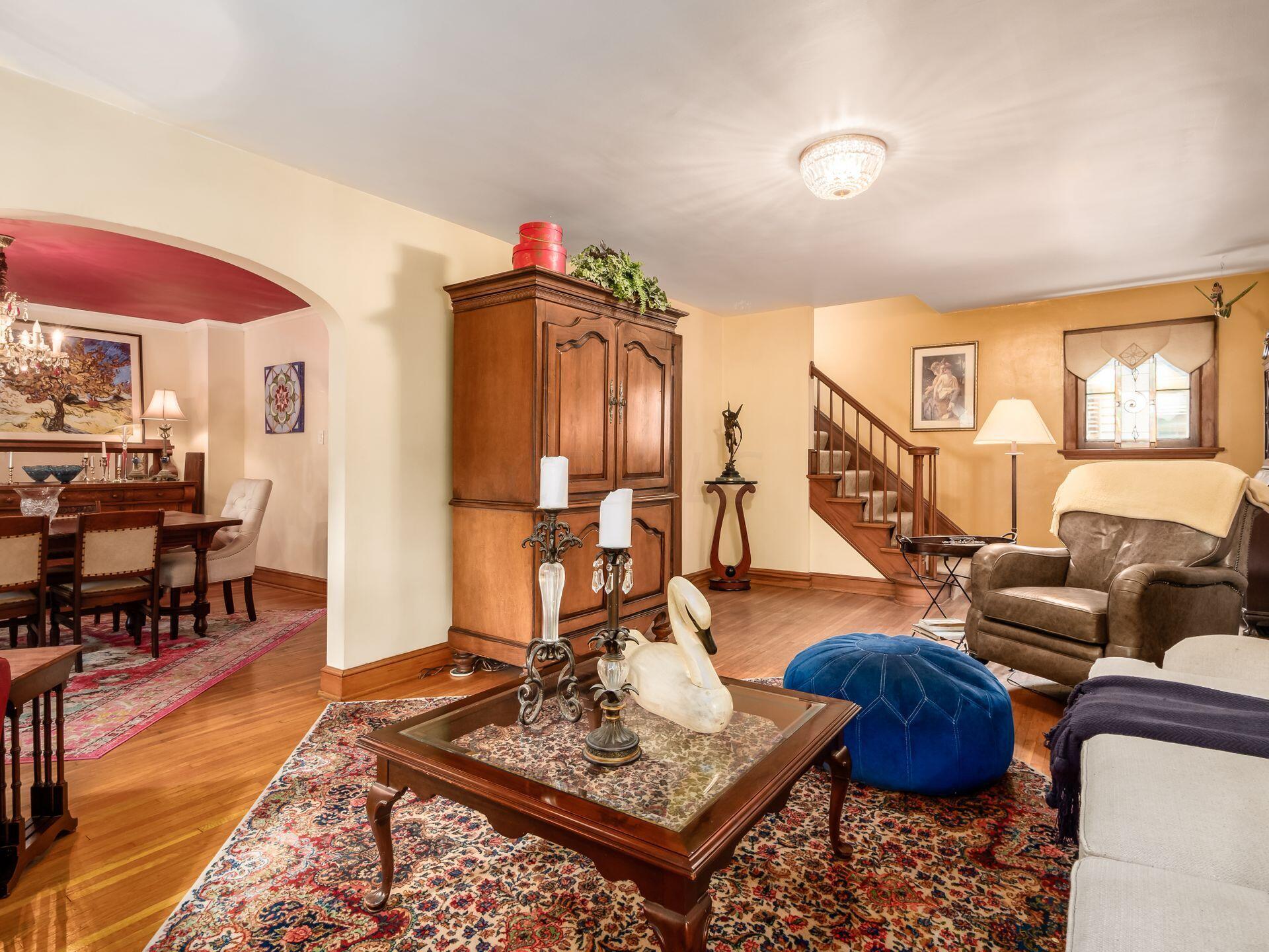 843 Vernon Road Columbus, OH 43209 - Photo 4 of 49 Living Room