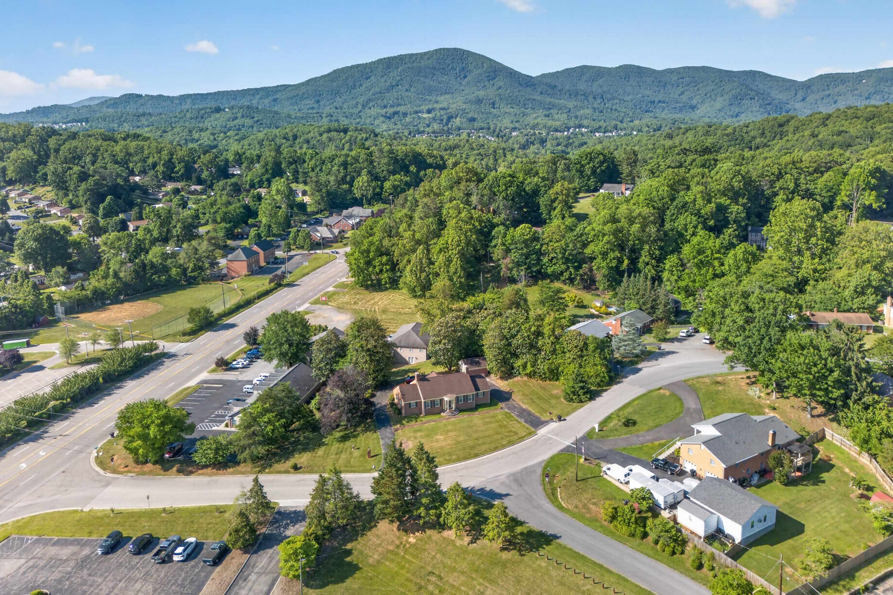4322 Rosecrest Road Roanoke, VA 24018 - Photo 31 of 36 an aerial view of a house with a garden