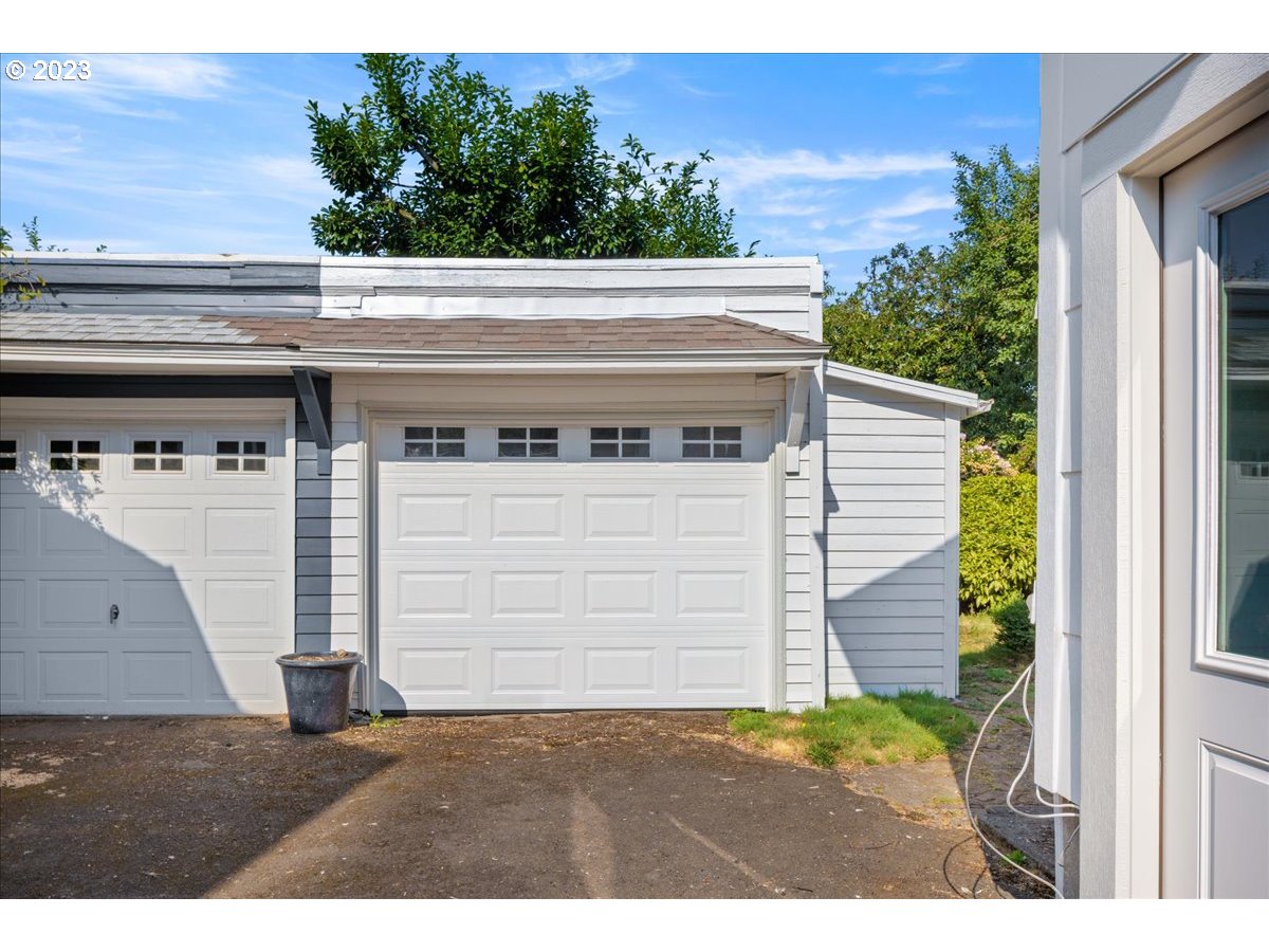 2015 Northeast 38th Avenue Portland, OR 97212 - Photo 27 of 32 a view of a terrace