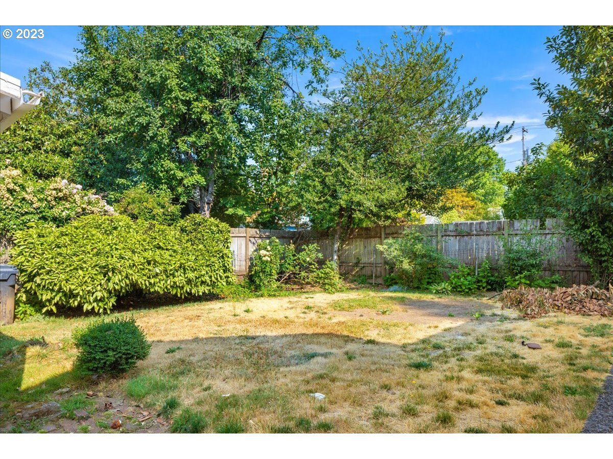 2015 Northeast 38th Avenue Portland, OR 97212 - Photo 28 of 32 a view of yard with green space