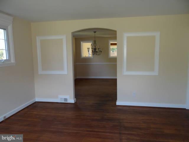 765 Charing Cross Road Baltimore, MD 21229 - Photo 3 of 22 COFFERED WALLS.
