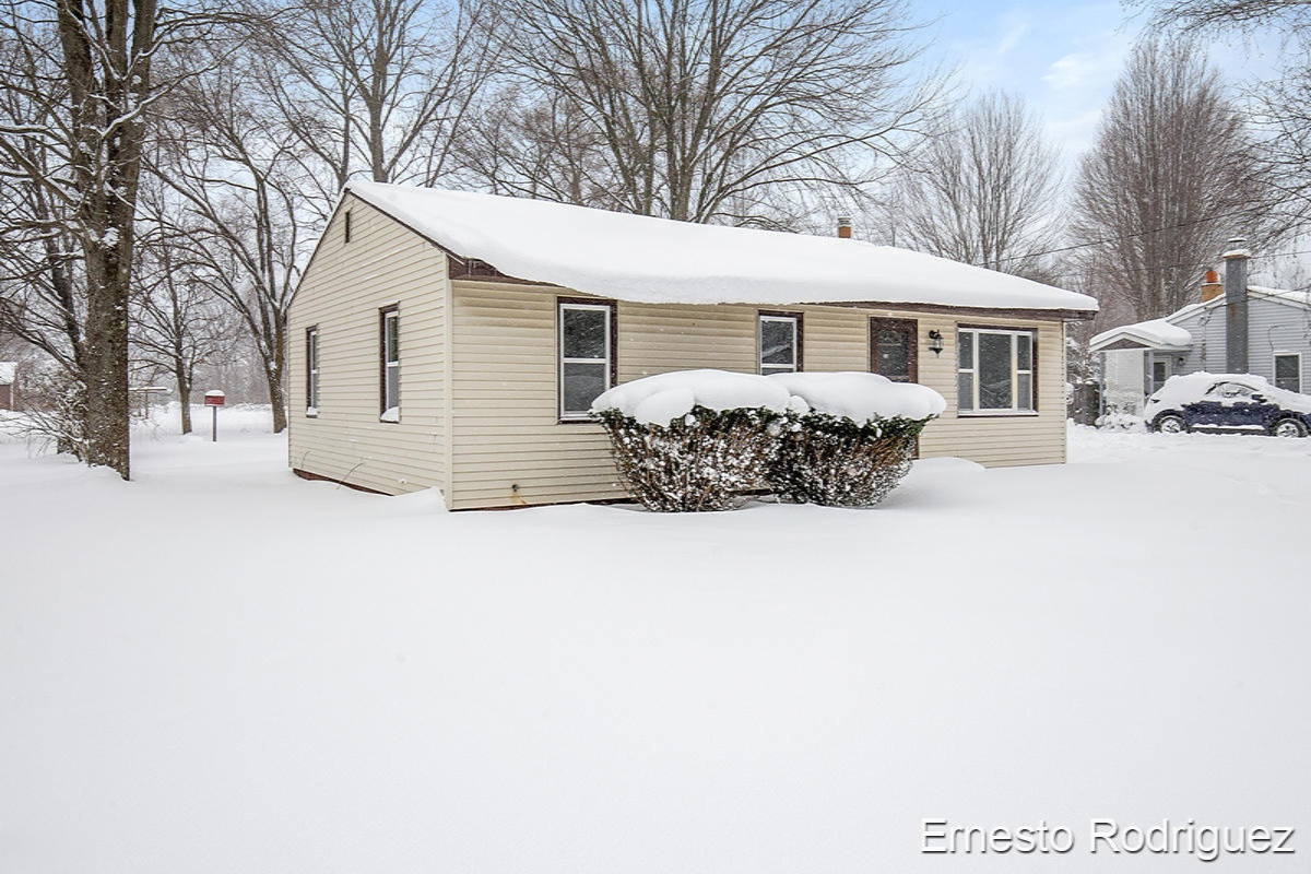 2631 Hamilton Road Muskegon, MI 49445 - Photo 2 of 21 IMG_1001