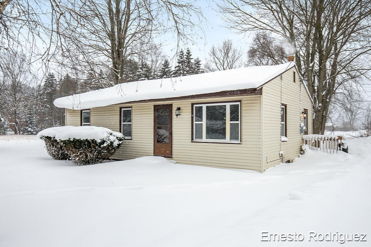 2631 Hamilton Road Muskegon, MI 49445 - Photo 3 of 21 IMG_1002