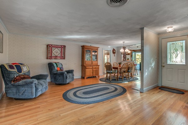 25 Bussell Road Medford, MA 02155 - Photo 8 of 30 Gallery Image 8