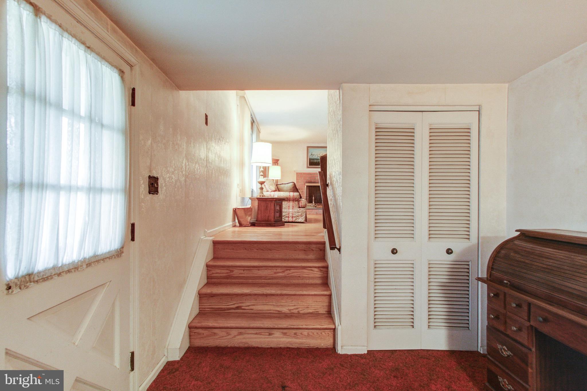 60 Autumn Road Southampton, PA 18966 - Photo 2 of 17 Foyer