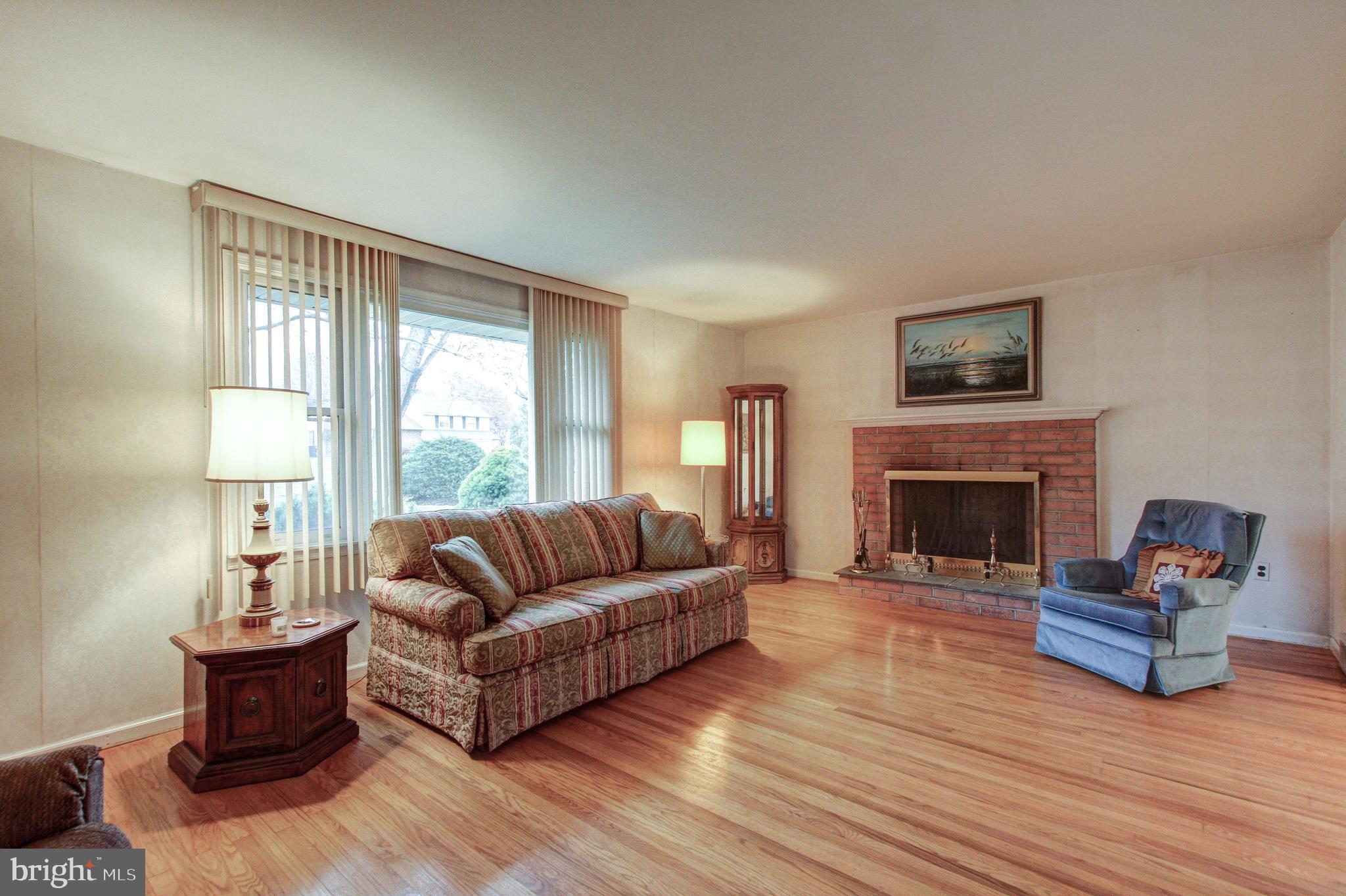 60 Autumn Road Southampton, PA 18966 - Photo 3 of 17 Living Room
