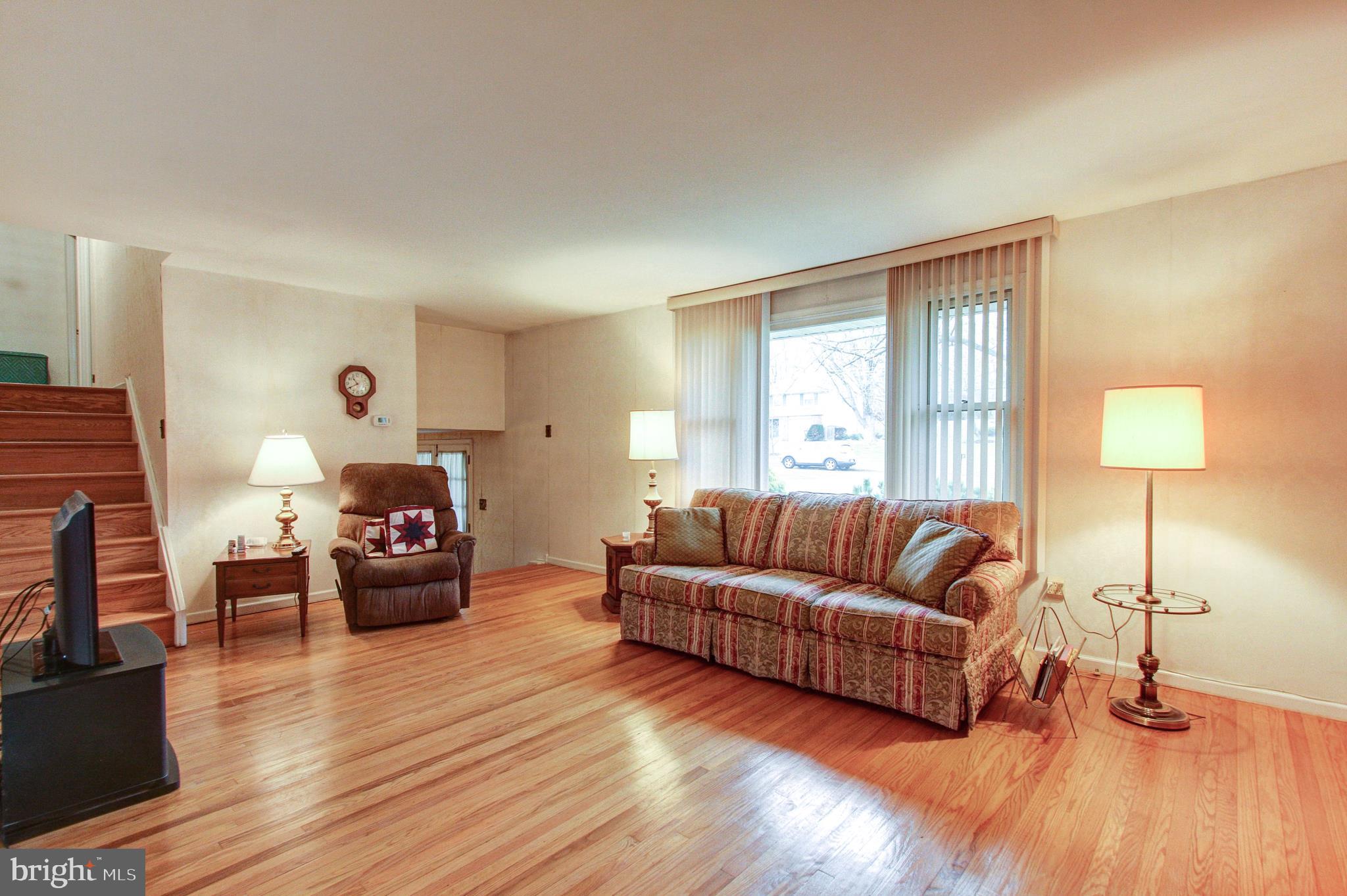 60 Autumn Road Southampton, PA 18966 - Photo 4 of 17 Living Room