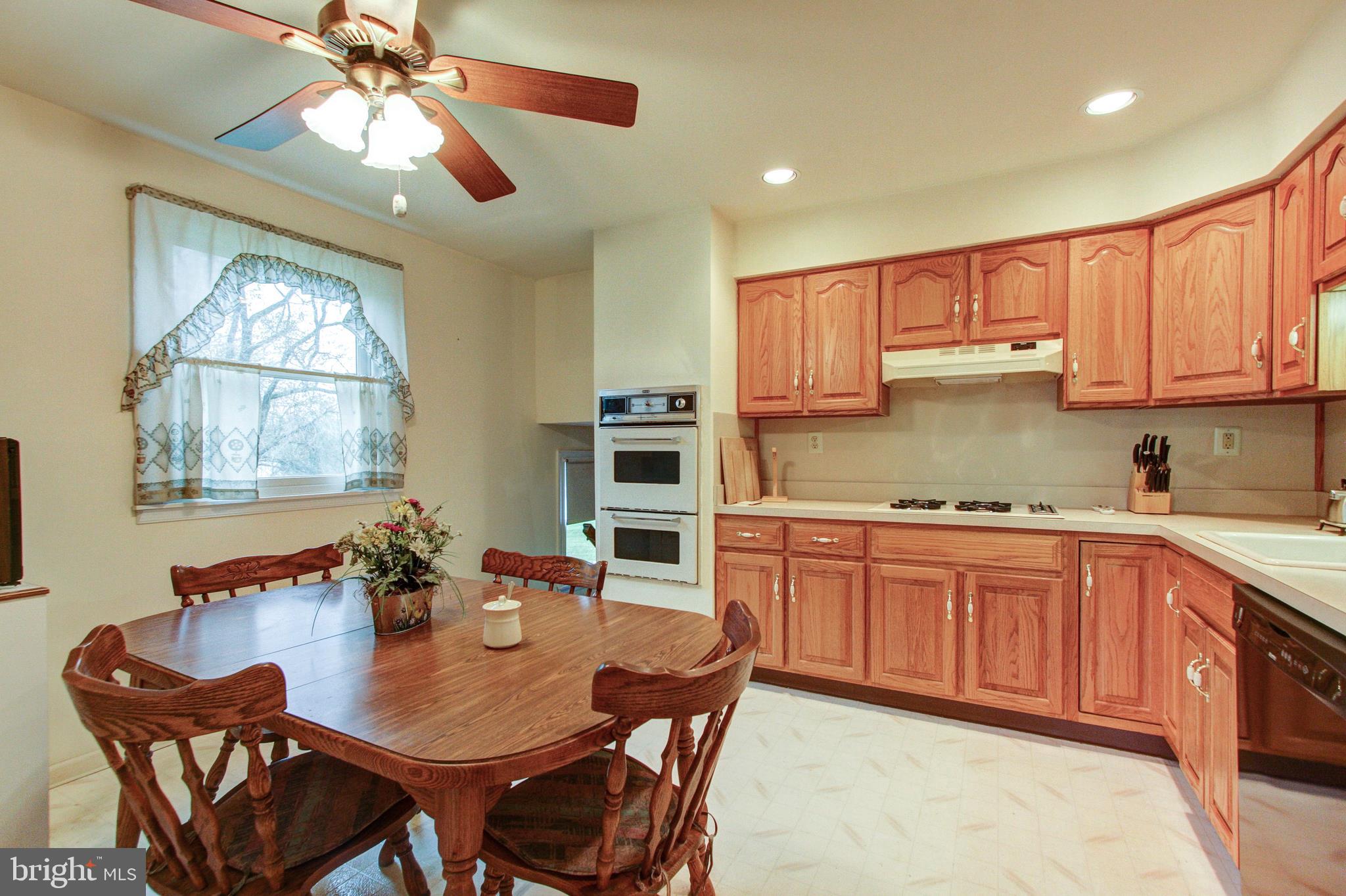60 Autumn Road Southampton, PA 18966 - Photo 8 of 17 Kitchen