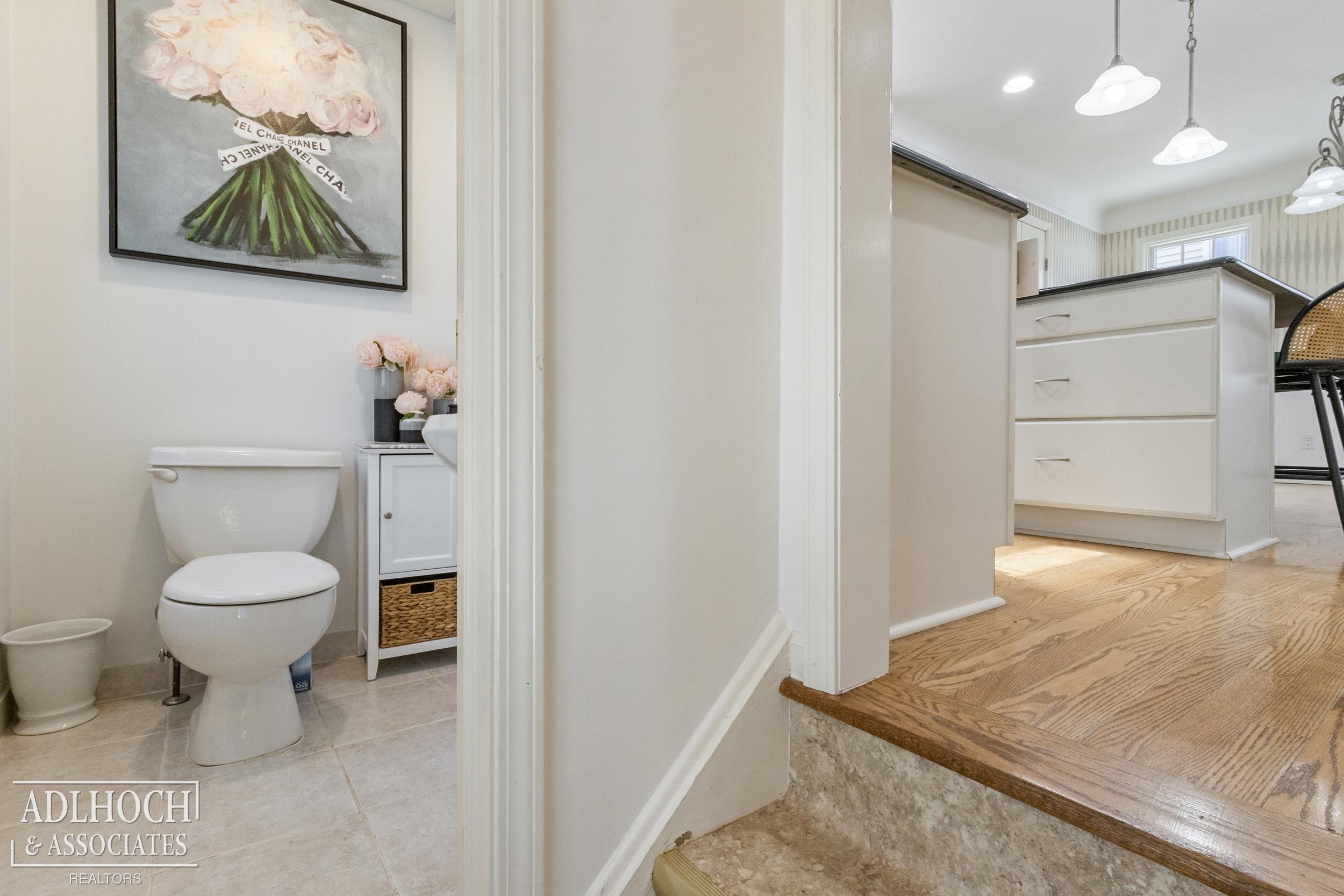 211 McMillan Road Grosse Pointe, MI 48236 - Photo 13 of 34 50145432-db866c4f-644b-461d-b057-f74d644c6f04.JPG